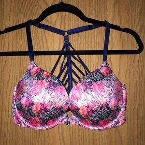 Victoria's Secret Very Sexy Push-Up/Pigeonnant Front Clasp Bra - Size 32DD  NWOT